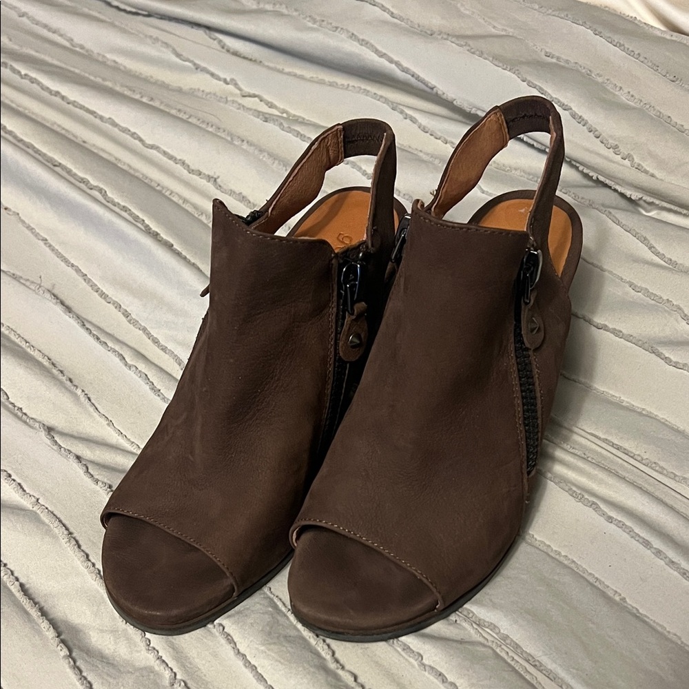 Gentle Souls Leather Women's Sandals 7.5